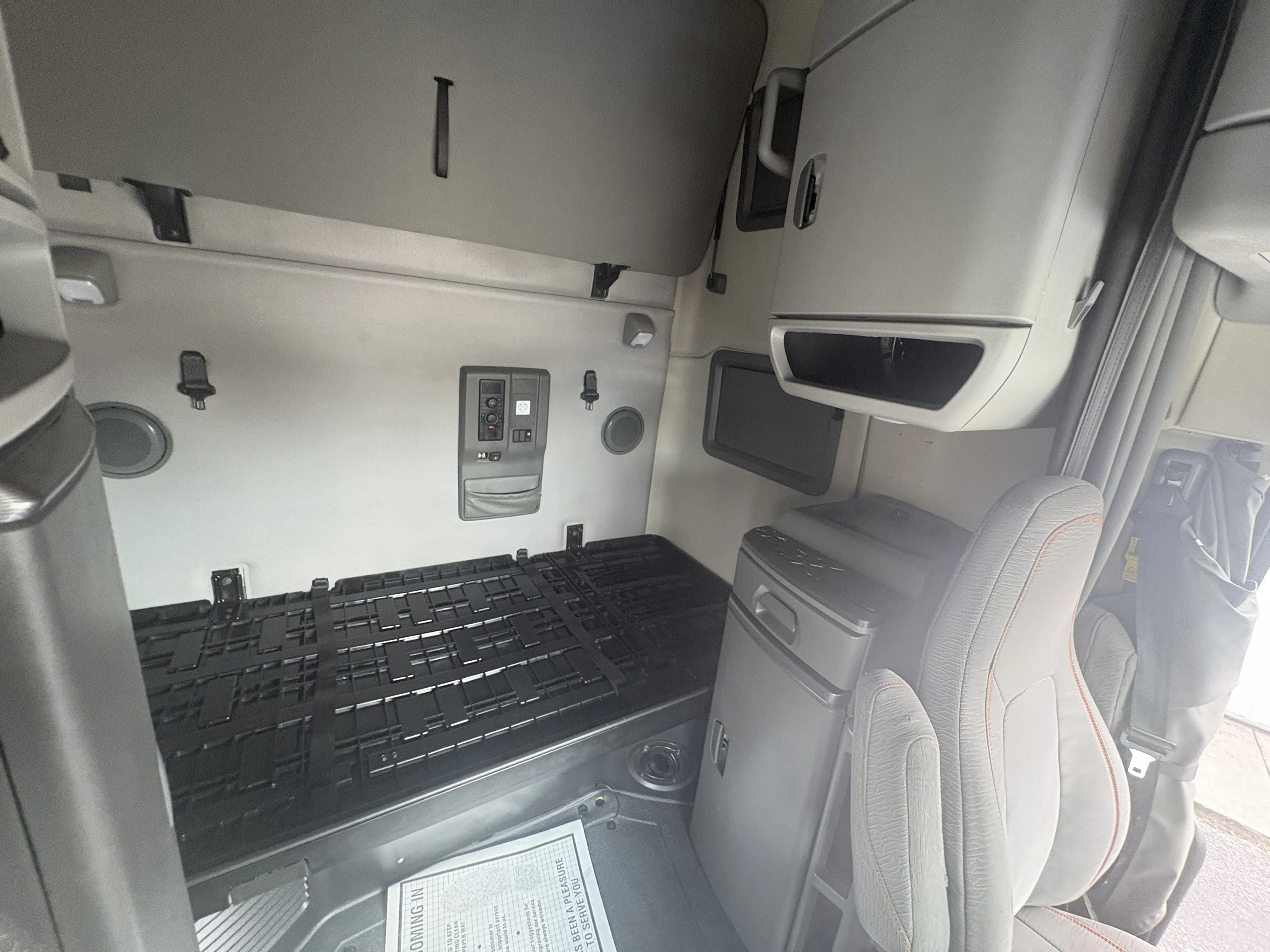 2021 Volvo VNL 760 - image 17