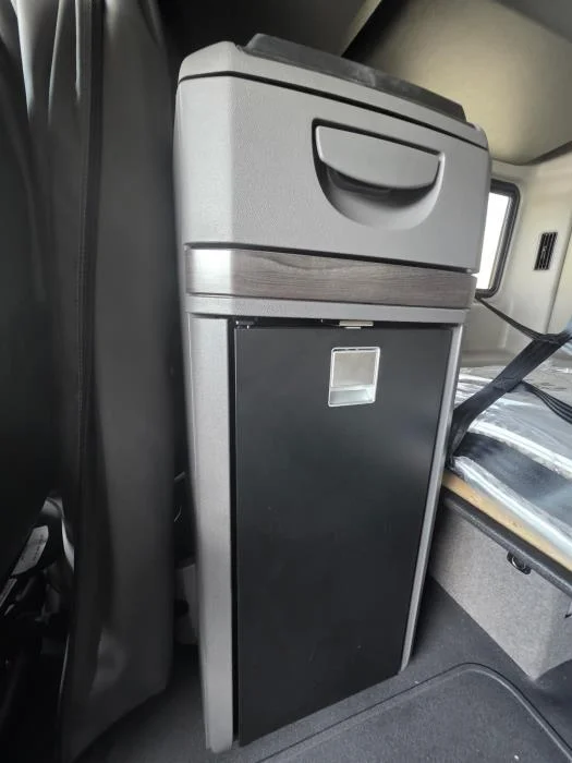 2027 International LT — photo 14