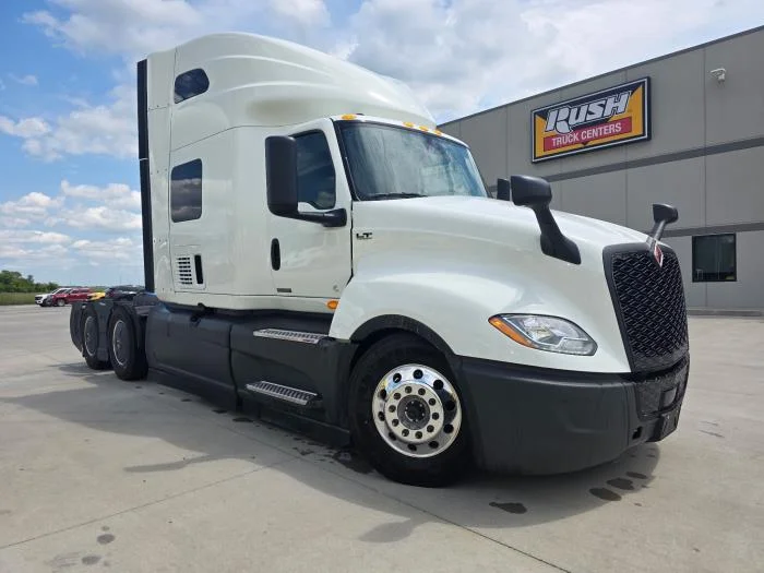 2027 International LT — photo 4