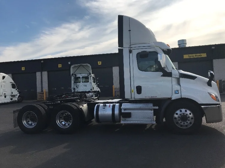 2021 Freightliner Cascadia - image 8