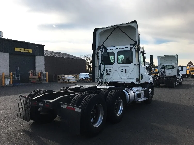 2021 Freightliner Cascadia - image 7