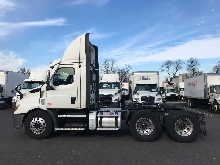 2021 Freightliner Cascadia - image 4