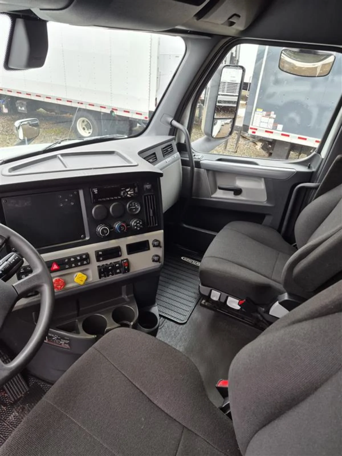 2020 Freightliner Cascadia in Ashland, VA — photo 7