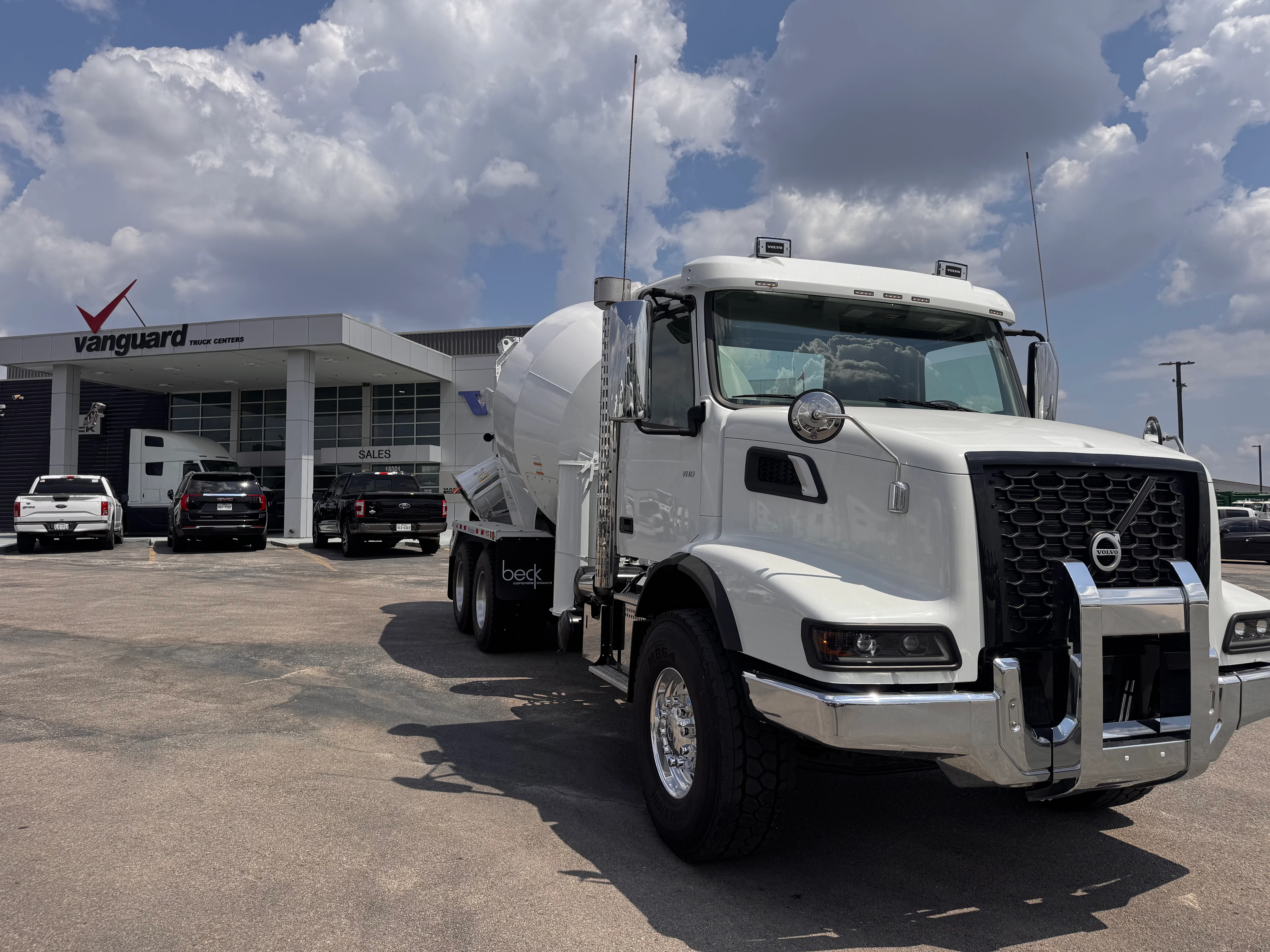 2026 Volvo VHD 300 in Austin, TX — photo 7