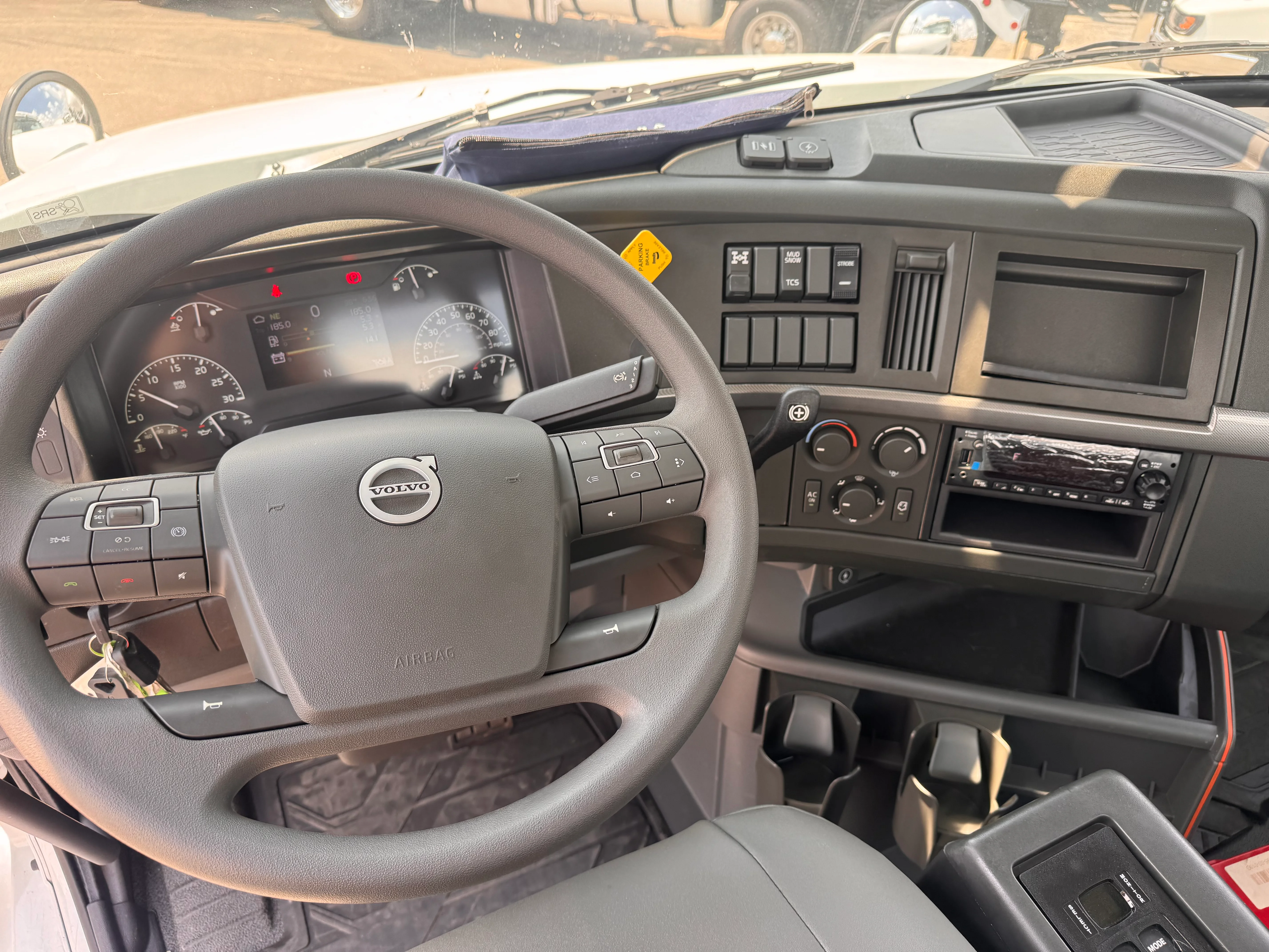 2026 Volvo VHD 300 in Austin, TX — photo 10