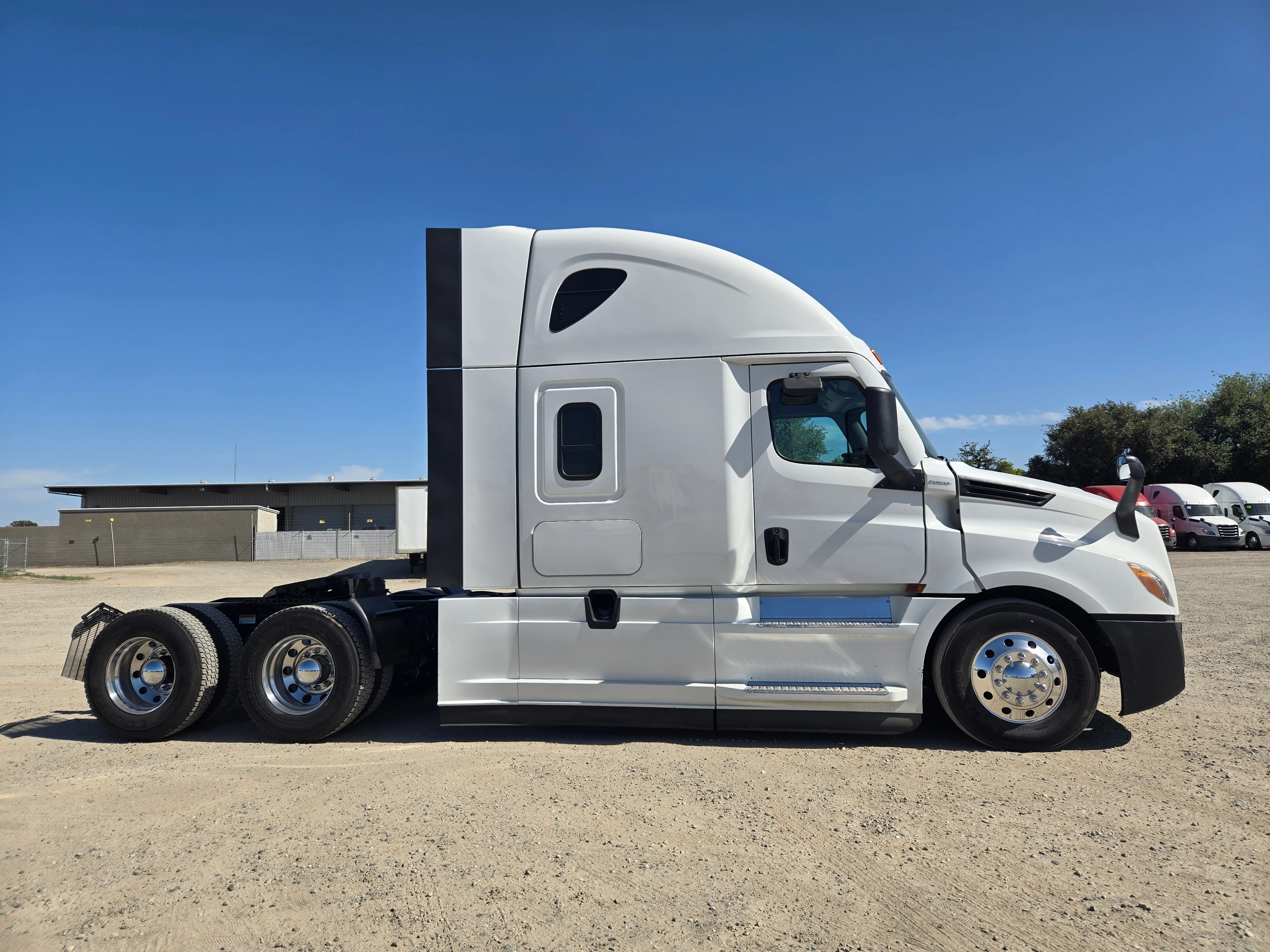 2021 Freightliner Cascadia in Fresno, CA — photo 7