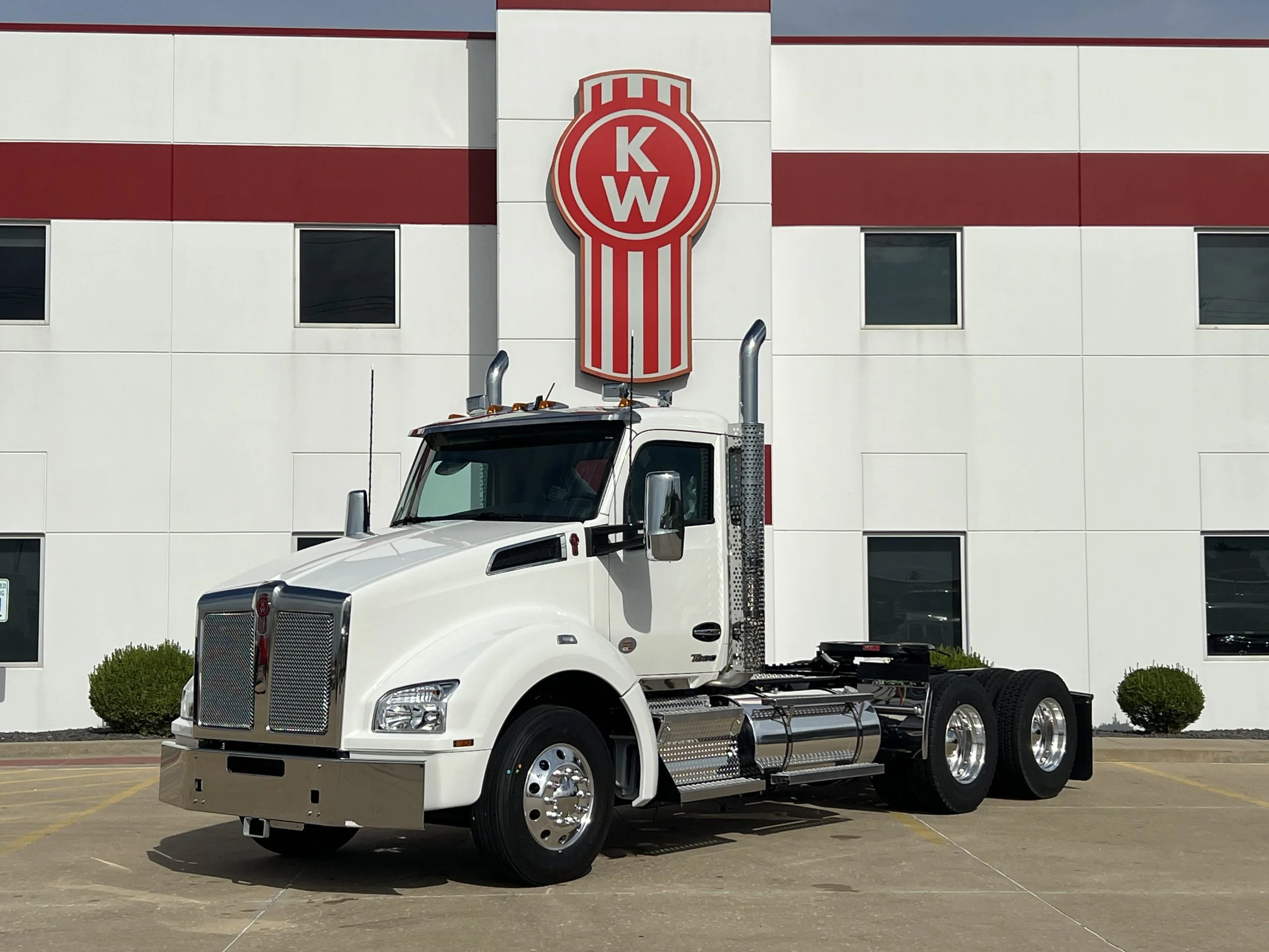 2027 Kenworth T880