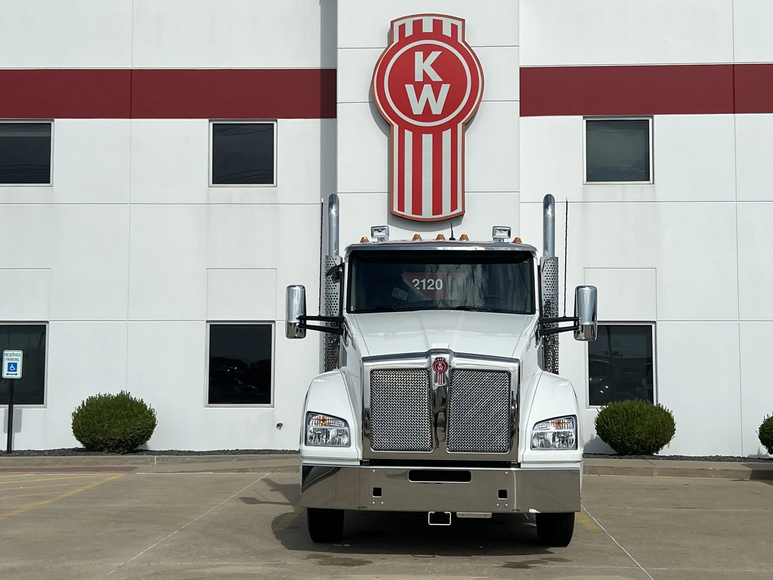 2027 Kenworth T880 in Troy, IL — photo 2