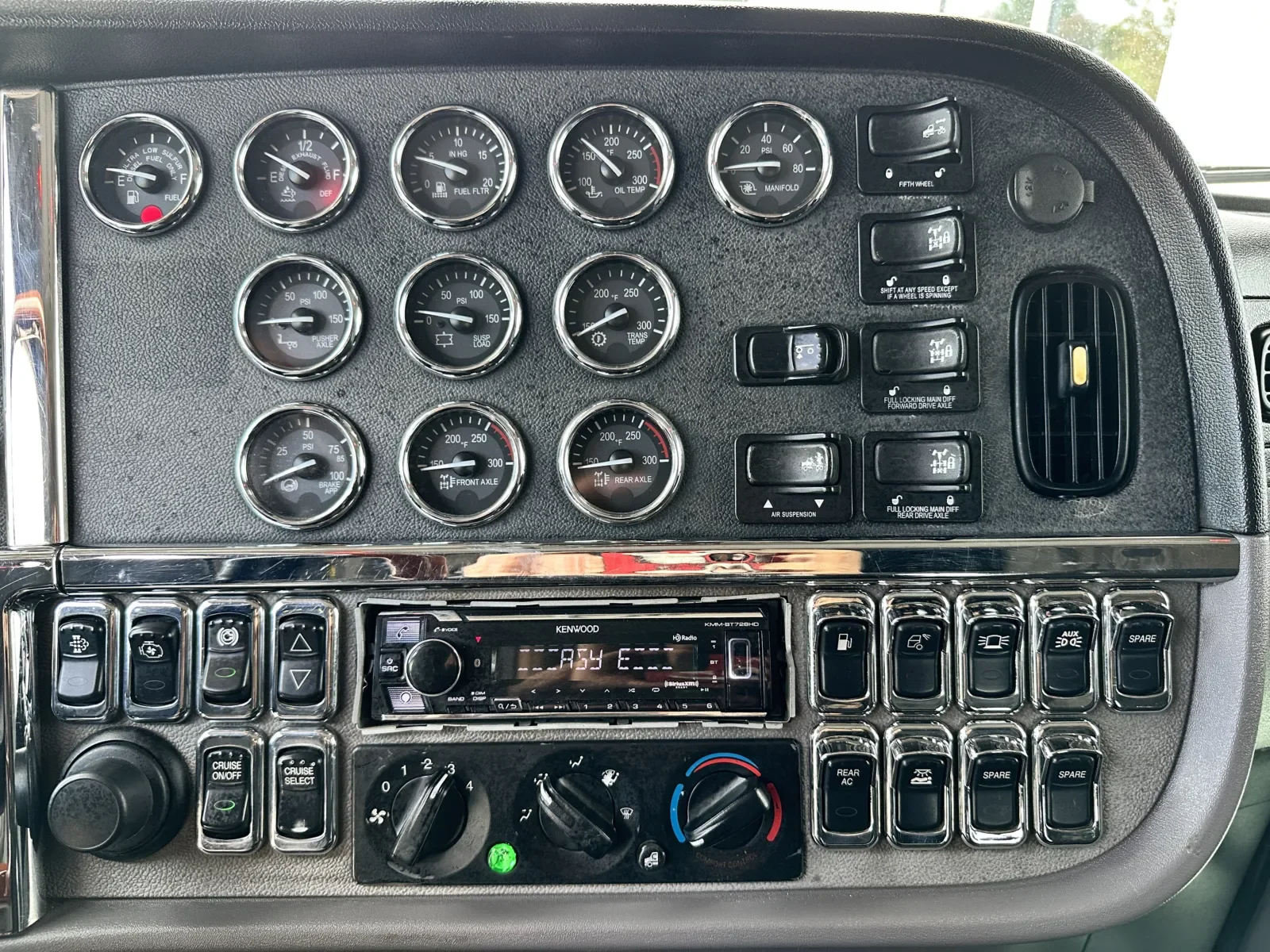 2013 Peterbilt 388 in Greer, SC — photo 18