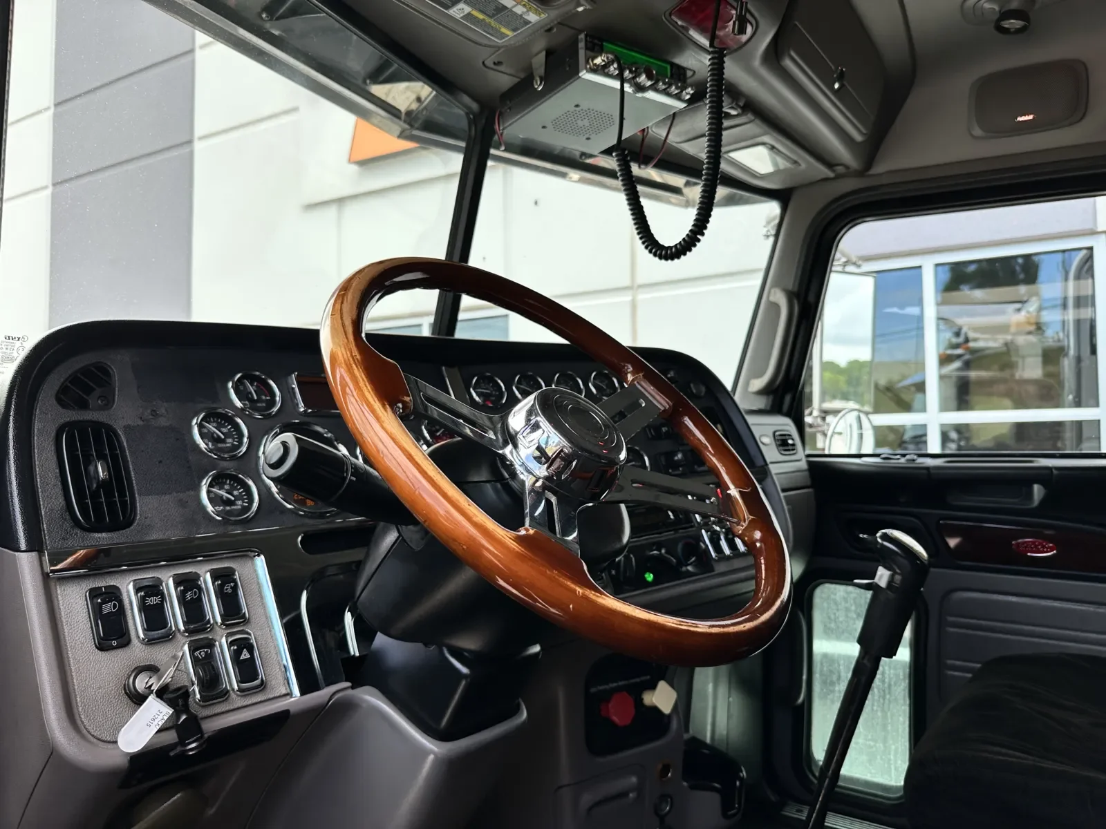 2013 Peterbilt 388 in Greer, SC — photo 15