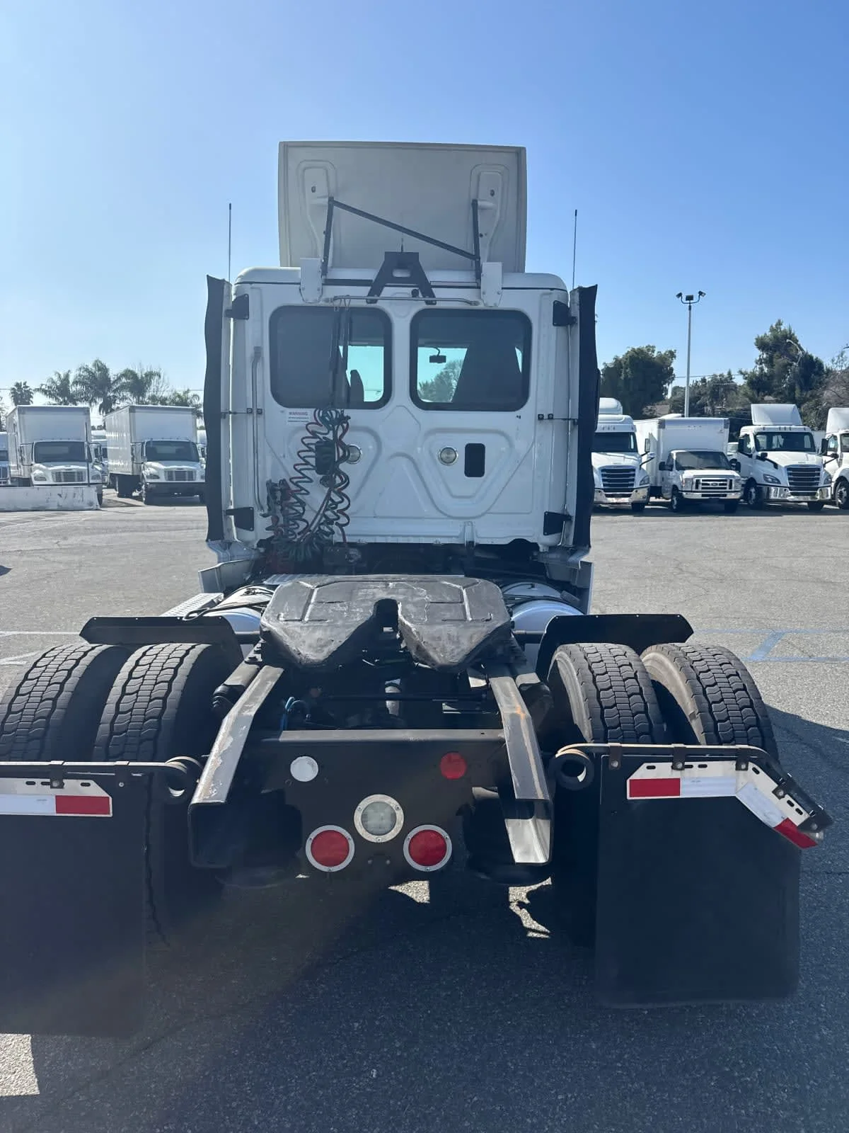 2016 Freightliner Cascadia - image 5