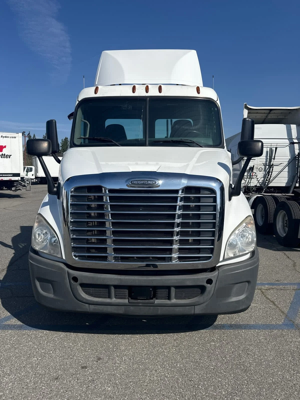 2016 Freightliner Cascadia - image 2