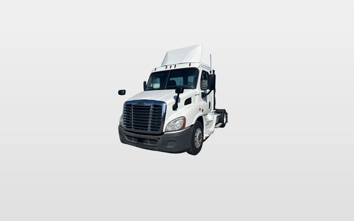2016 Freightliner Cascadia - image 1