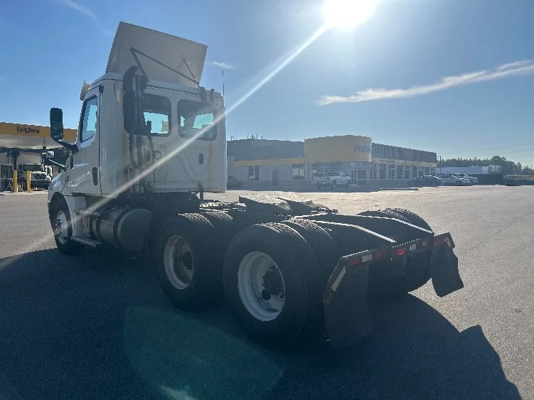 2019 Freightliner Cascadia in Byron Center, MI — photo 5
