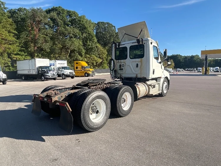 2019 Freightliner Cascadia in Byron Center, MI — photo 7
