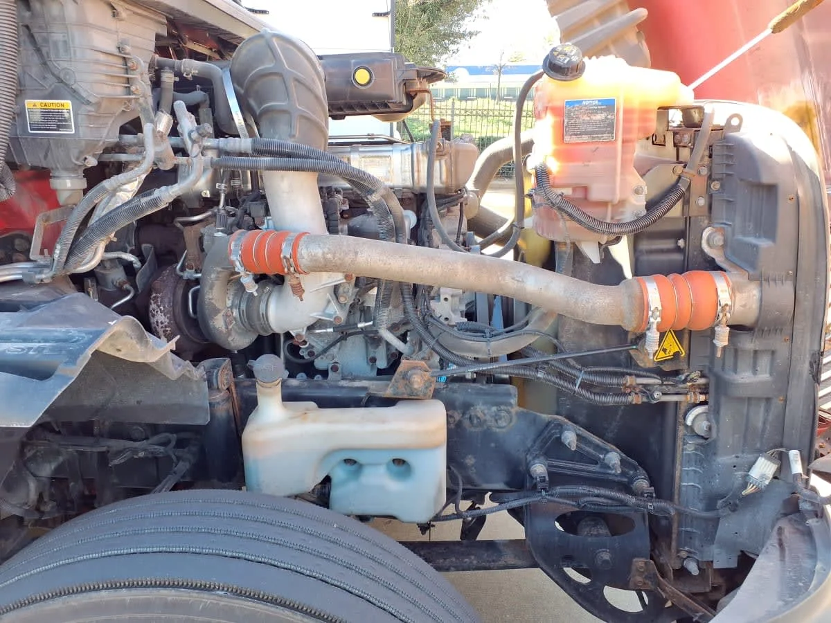 2019 International LT - image 10