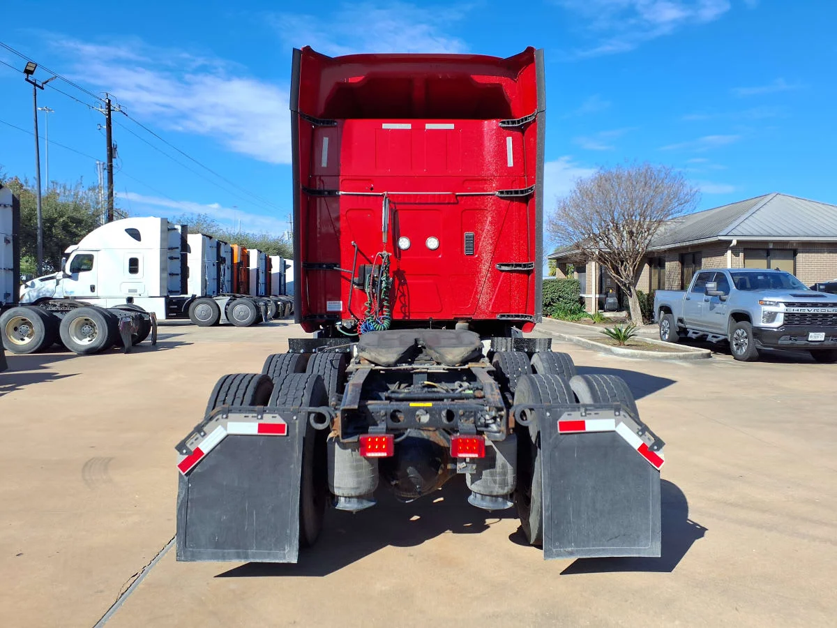 2019 International LT - image 5