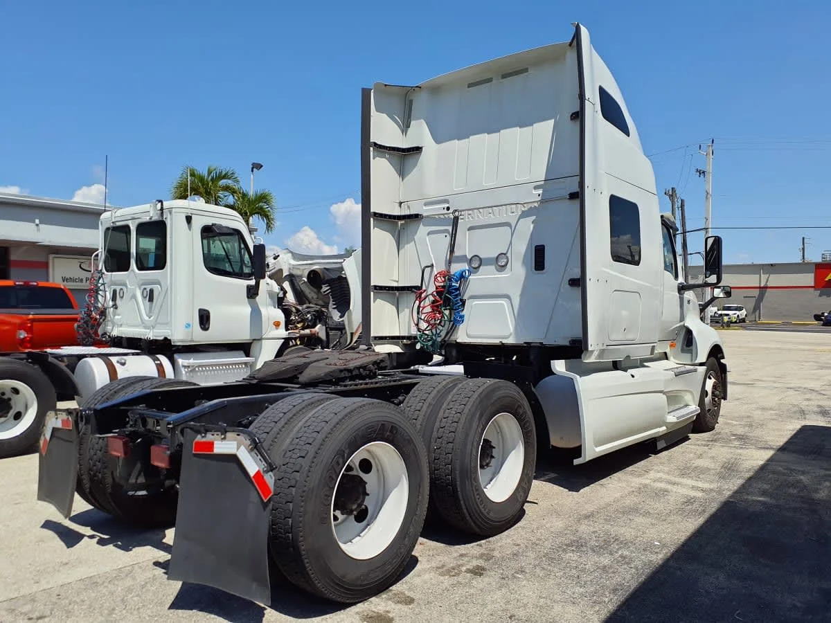 2020 International LT in Davie, FL — photo 4