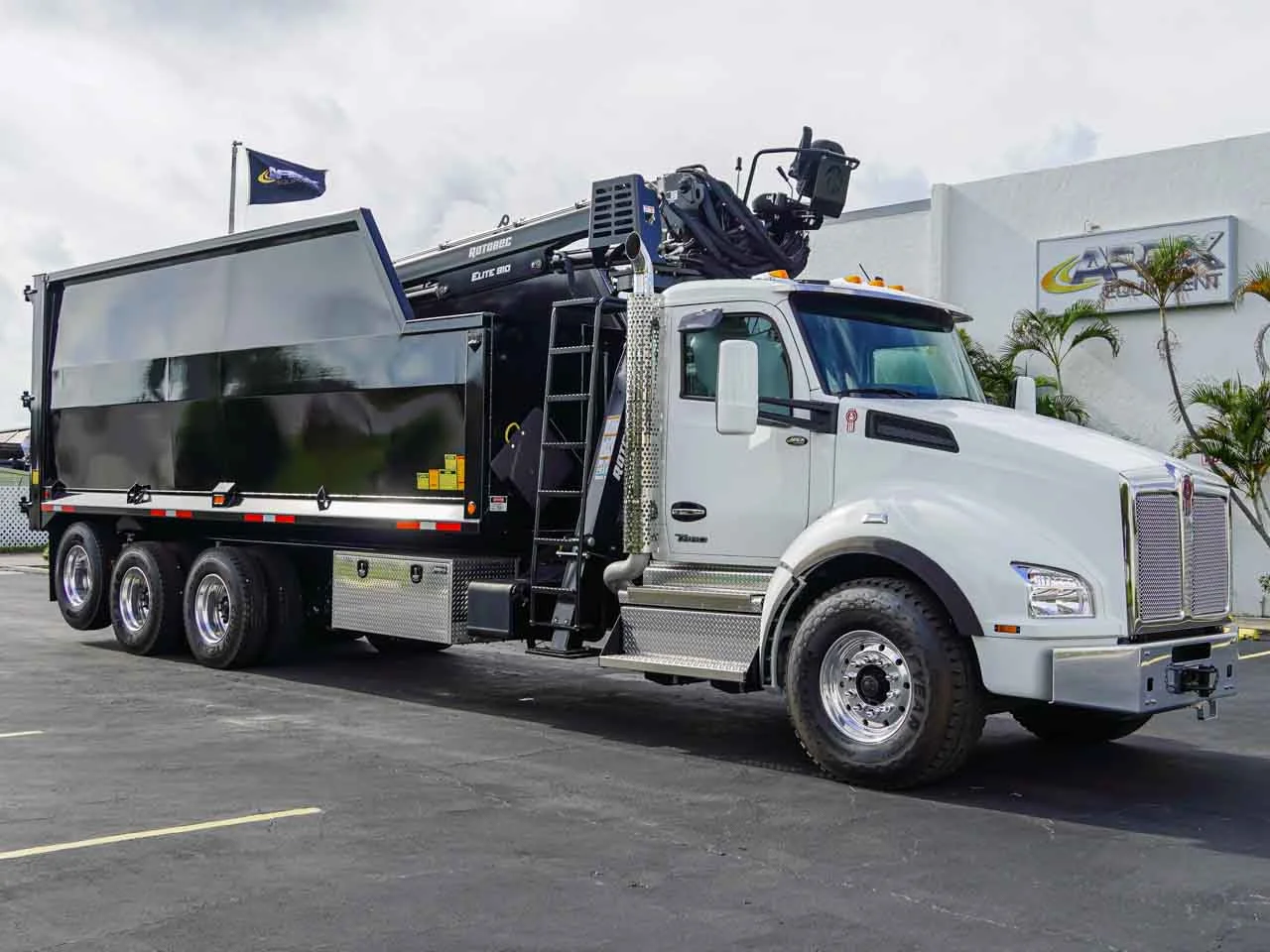 2025 Kenworth T880 - image 2