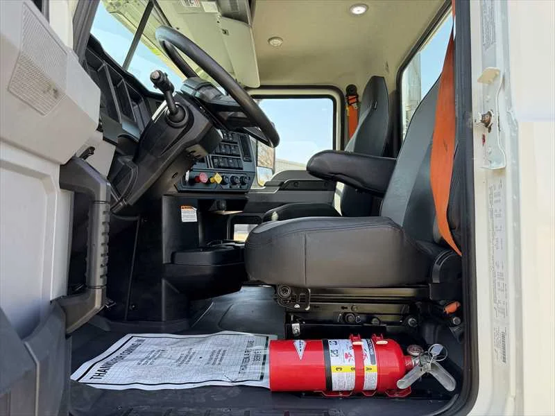 2024 Mack Pinnacle - image 13