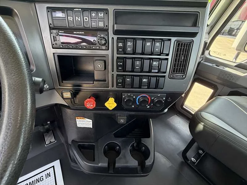 2024 Mack Pinnacle - image 16