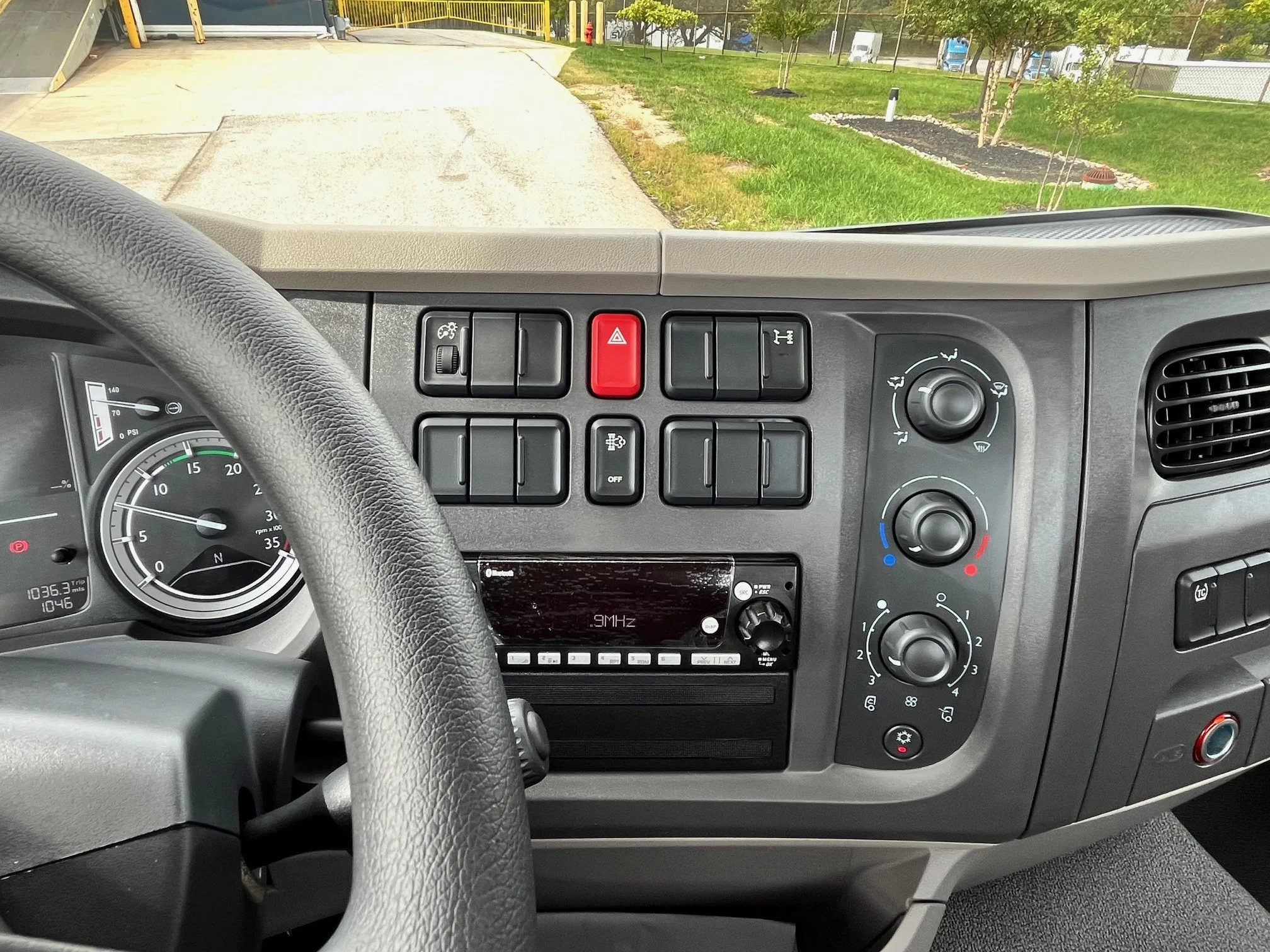 2026 Peterbilt 220EV in Baltimore, MD — photo 4