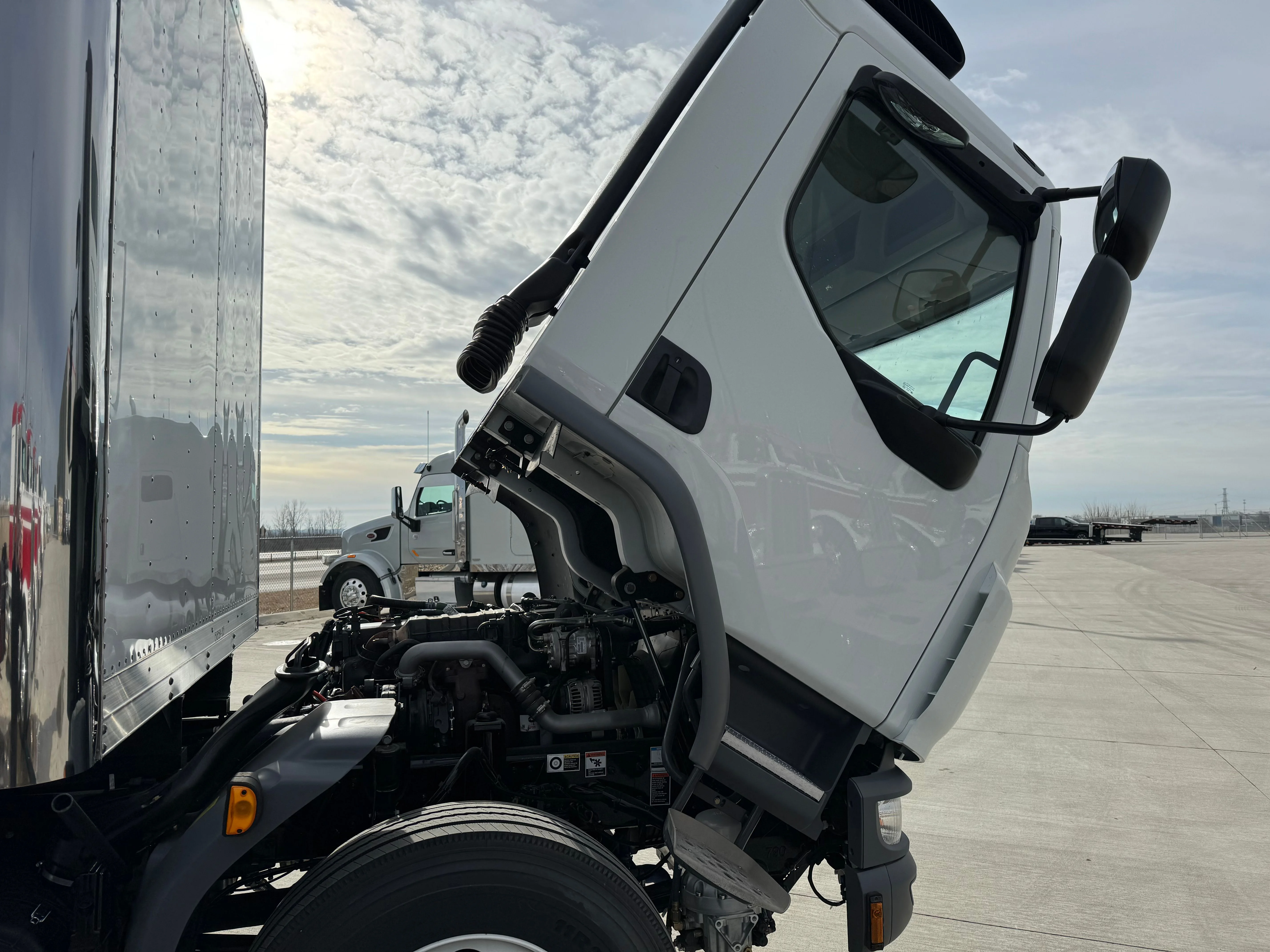 2024 Peterbilt 220EV - image 10