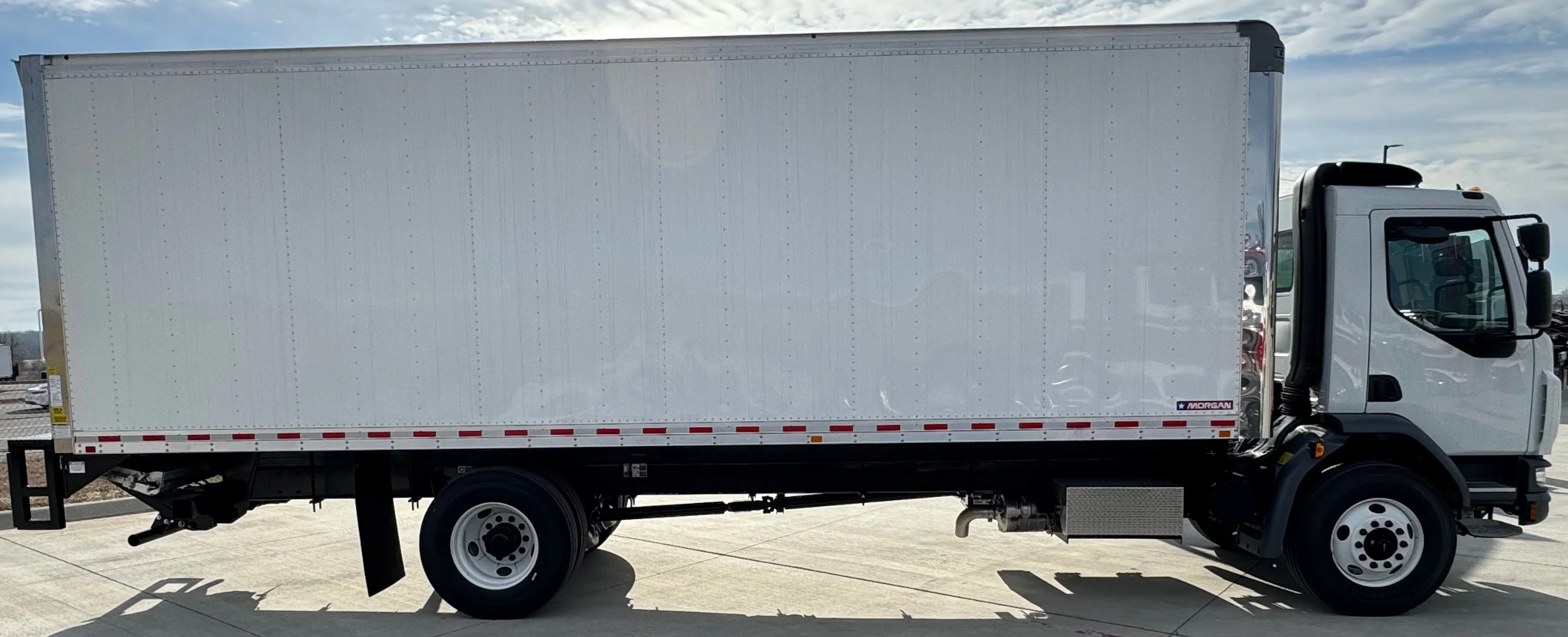 2024 Peterbilt 220EV - image 4