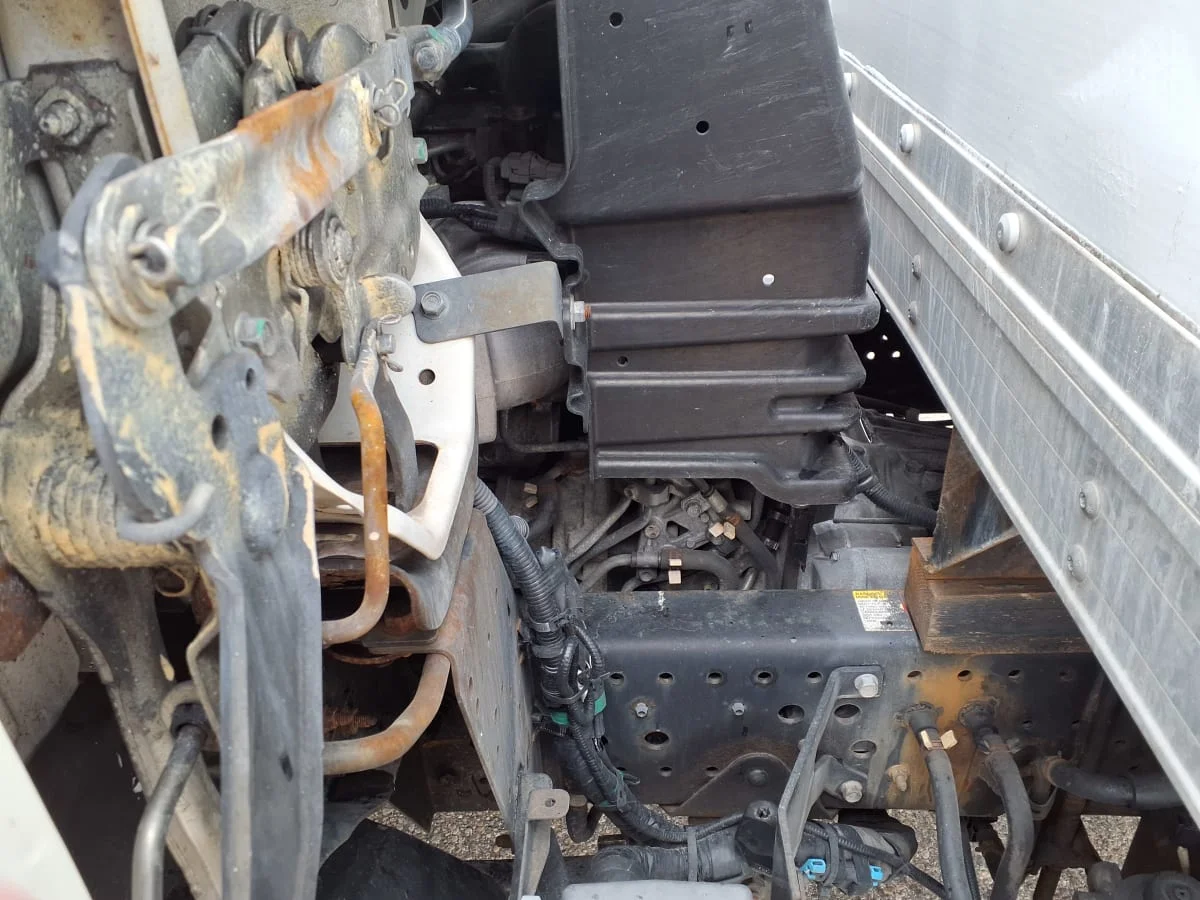 2018 Isuzu NPR - image 9