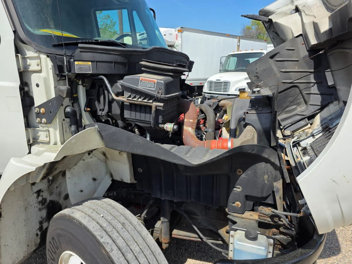 2016 International 4300 - image 18