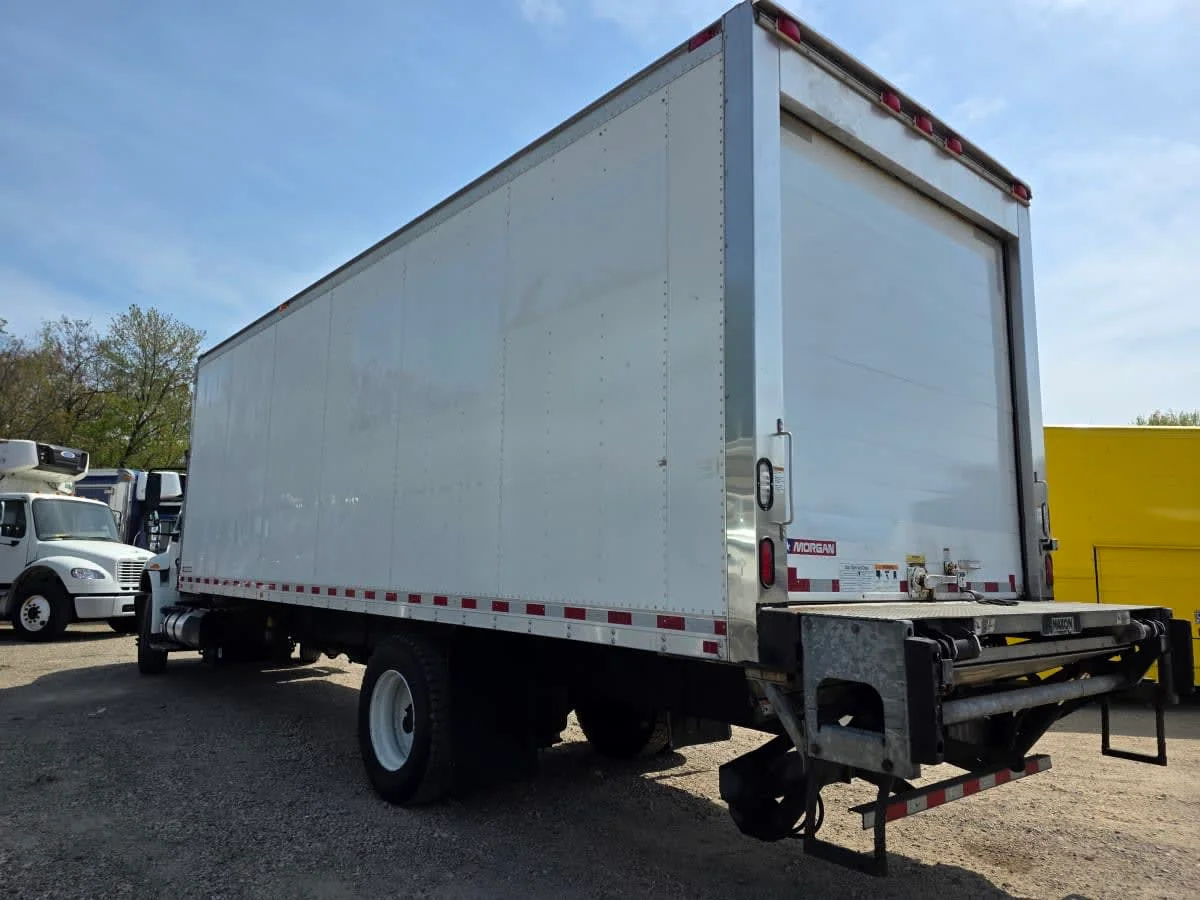 2016 International 4300 - image 6