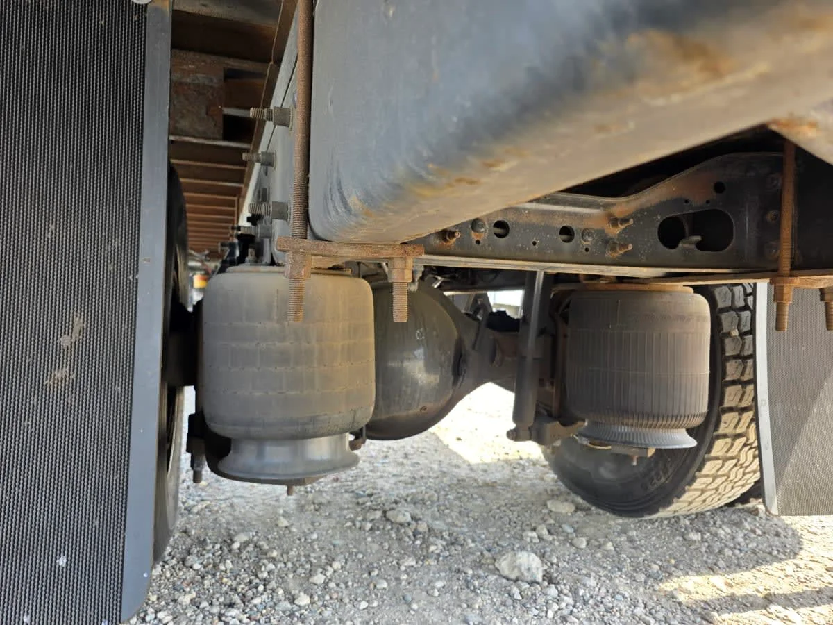 2016 International 4300 - image 19