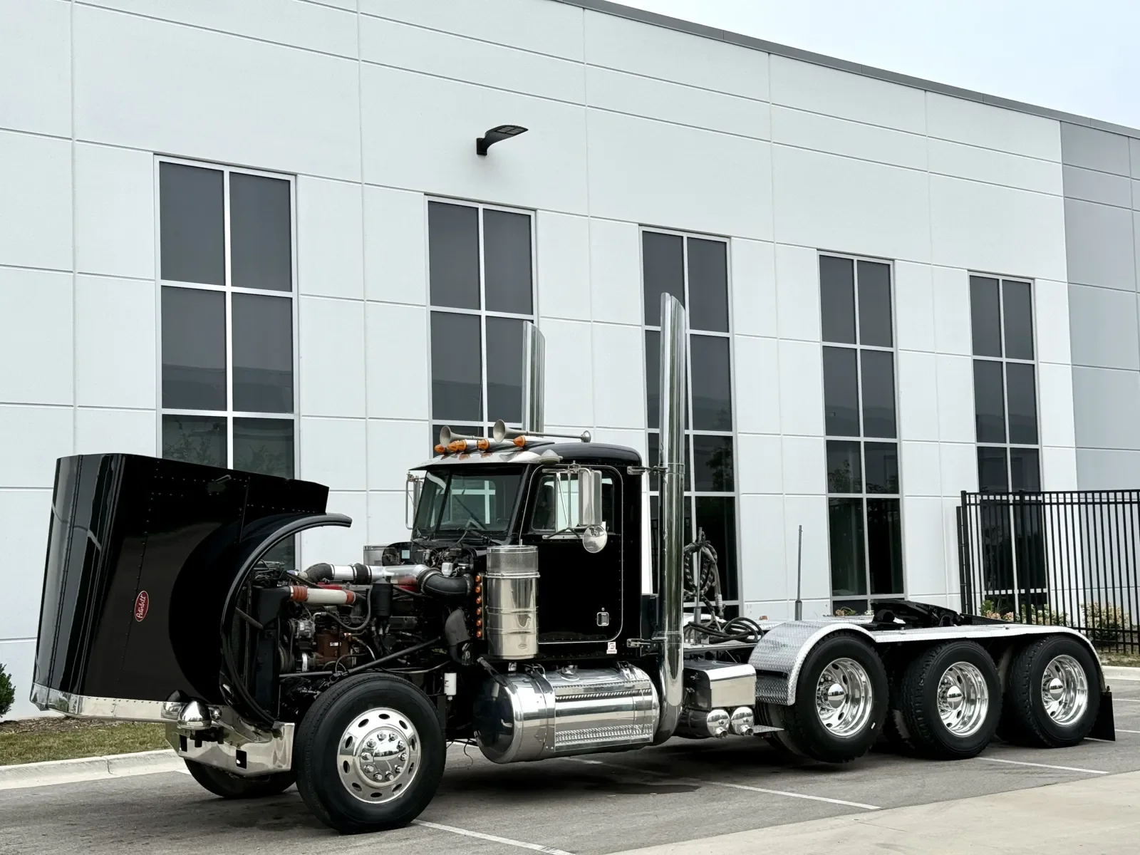 1996 Peterbilt 379 in New Lenox, IL — photo 10