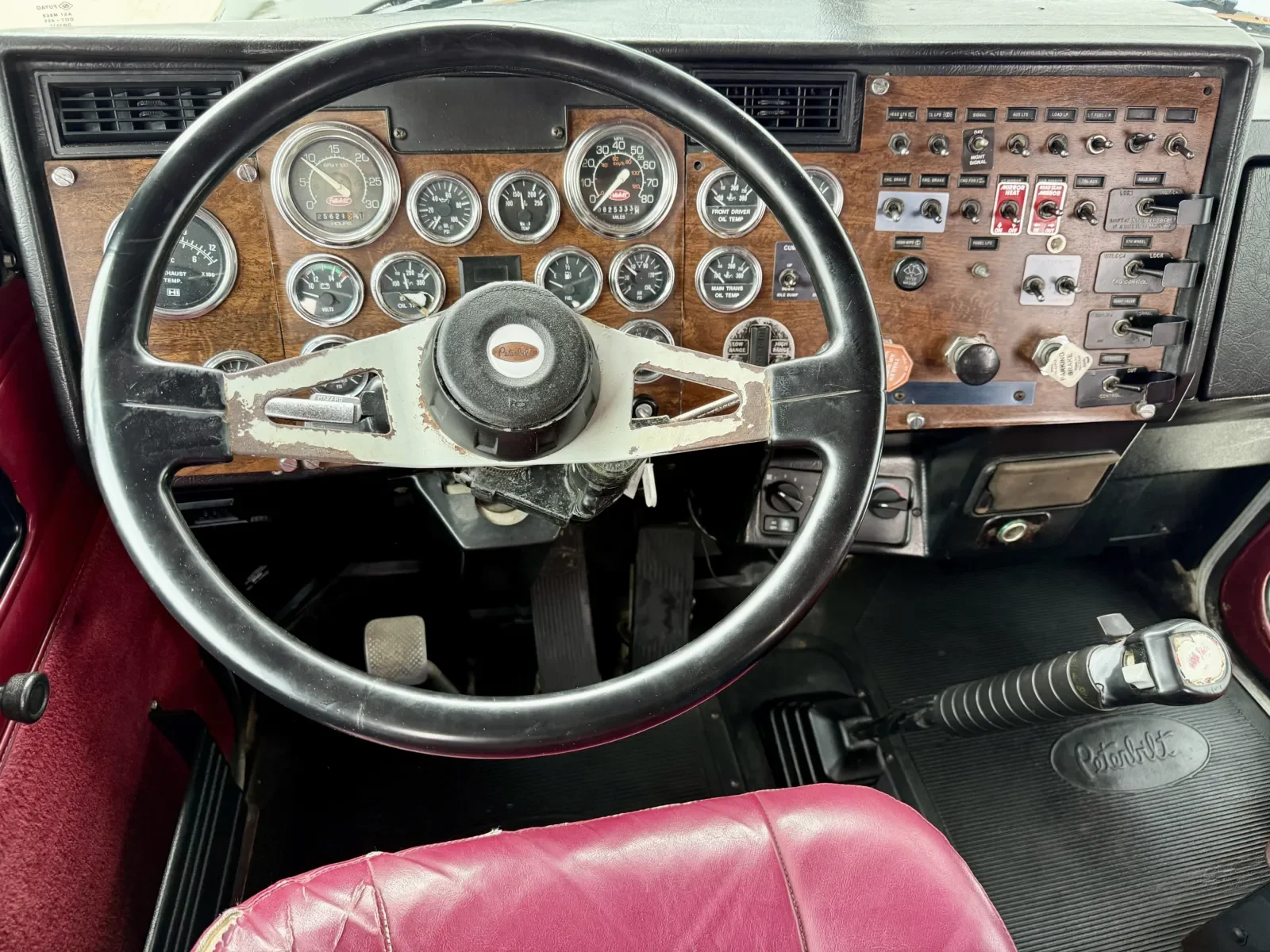 1996 Peterbilt 379 in New Lenox, IL — photo 16