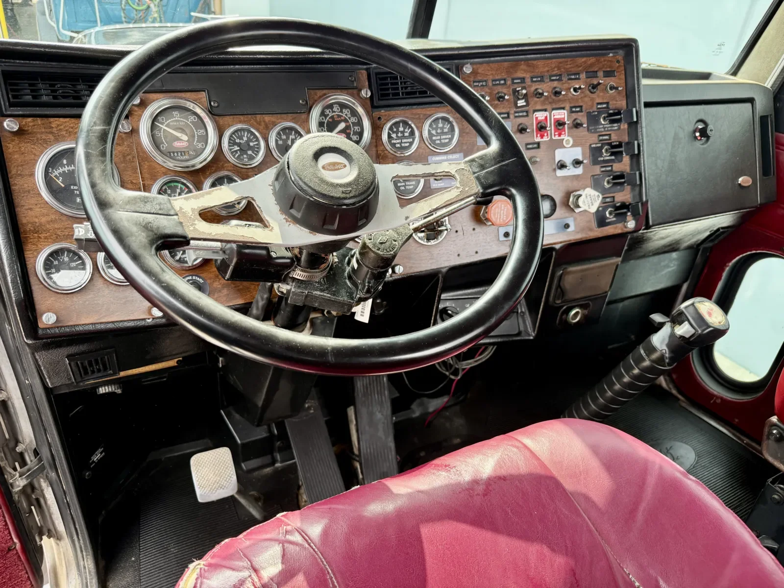 1996 Peterbilt 379 in New Lenox, IL — photo 15