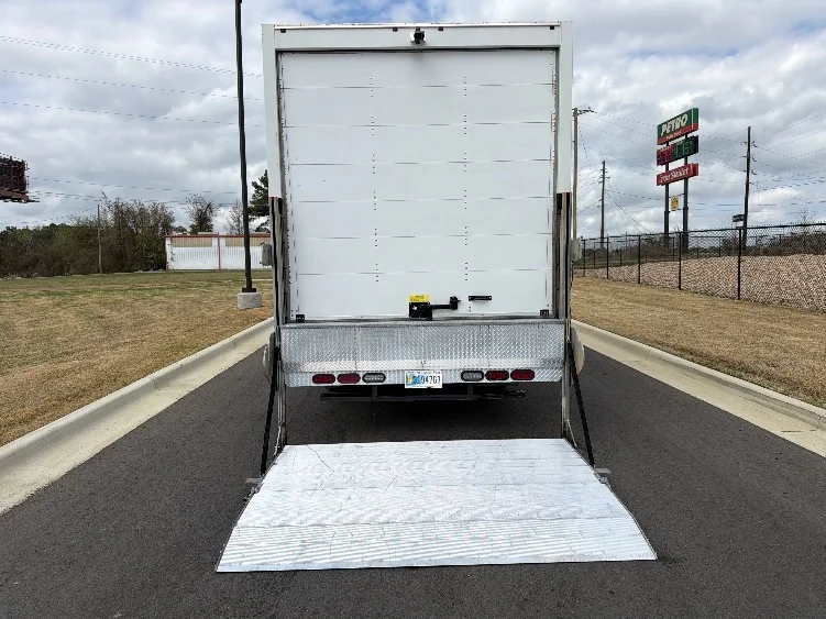 2022 Isuzu NRR - image 9