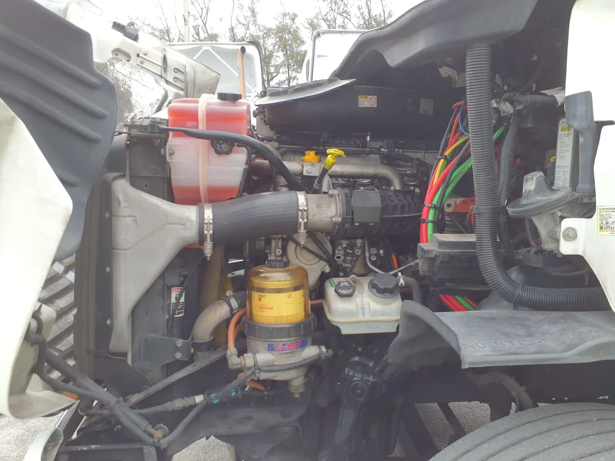 2018 Freightliner Cascadia - image 8