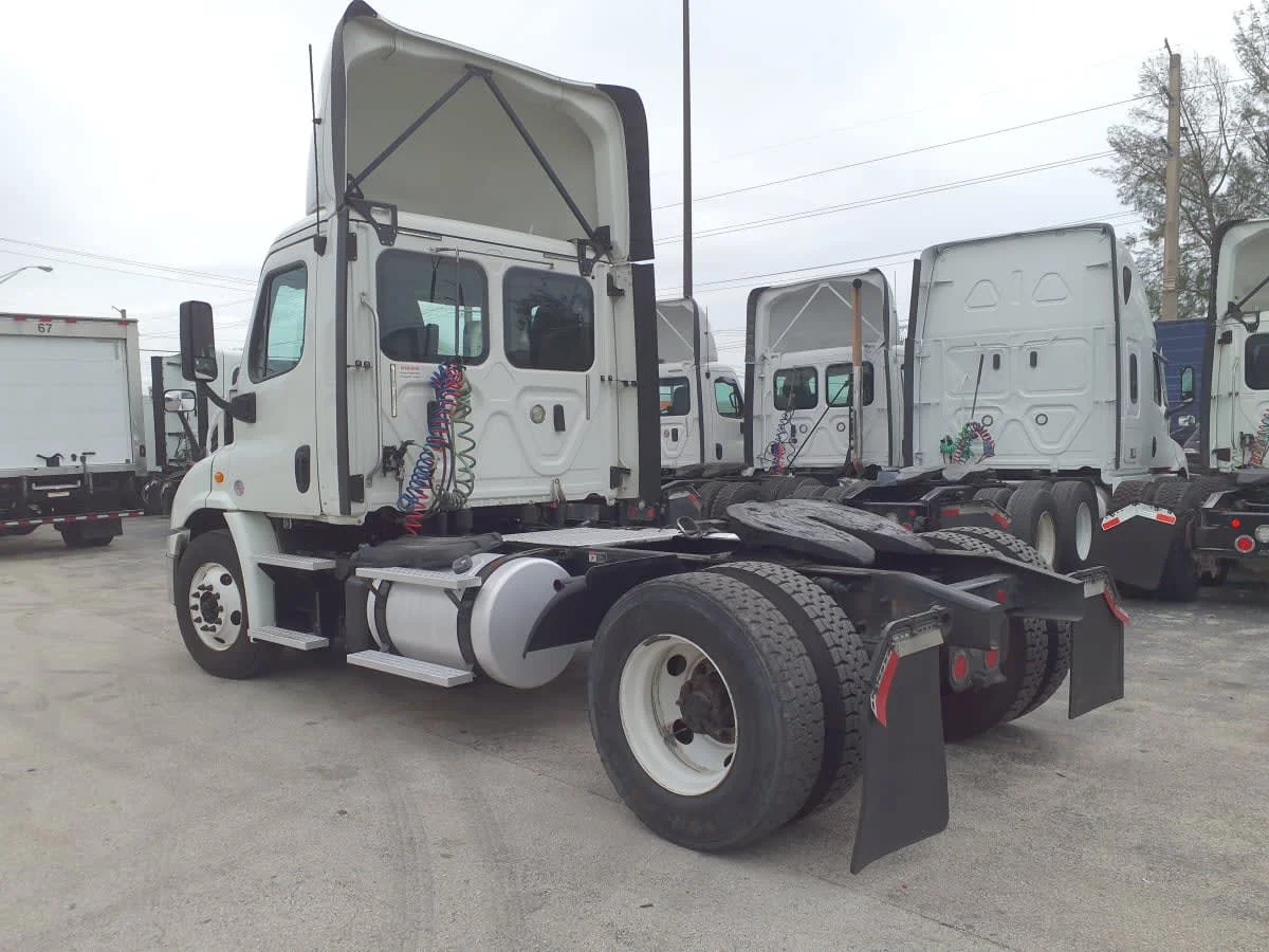 2018 Freightliner Cascadia - image 4