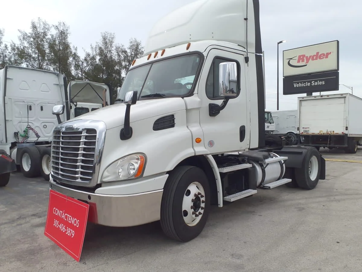 2018 Freightliner Cascadia - image 3