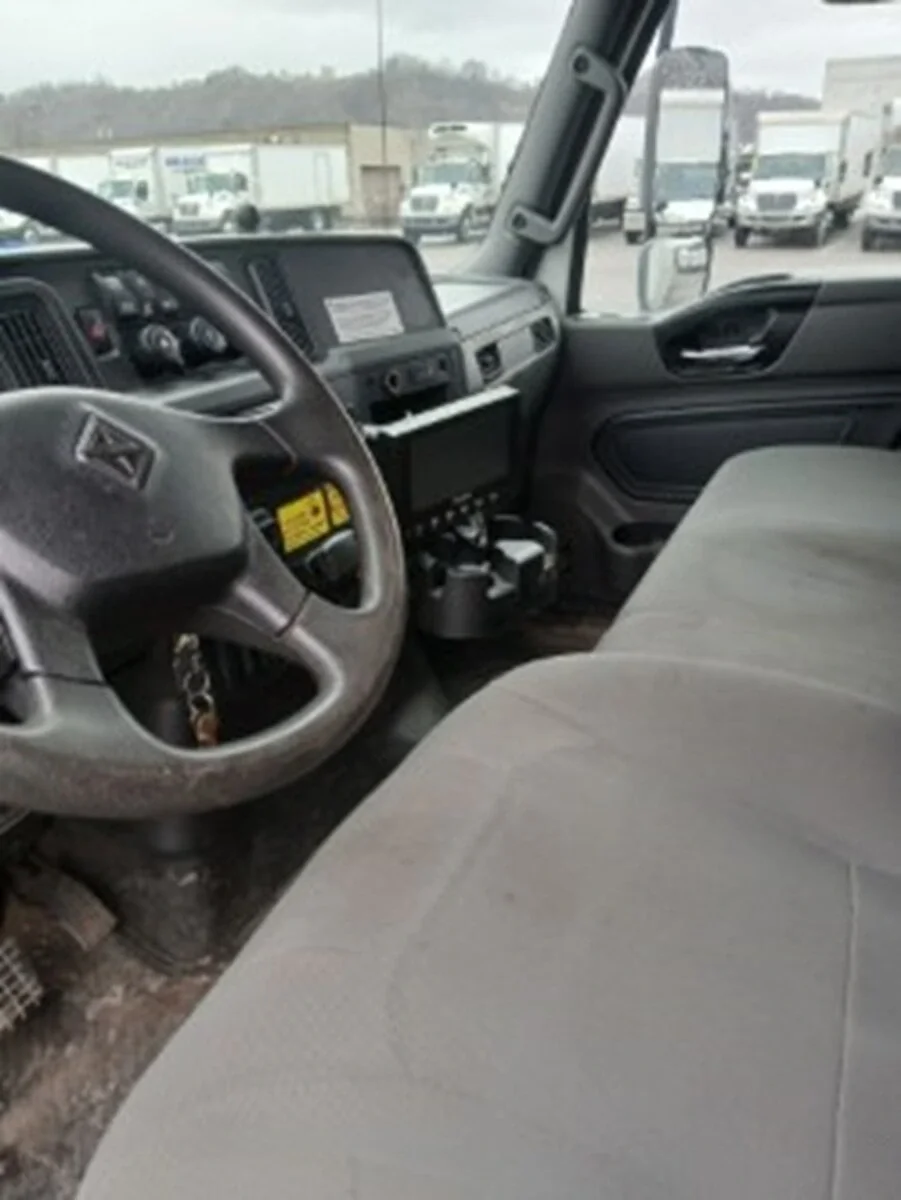 2019 International MV - image 8