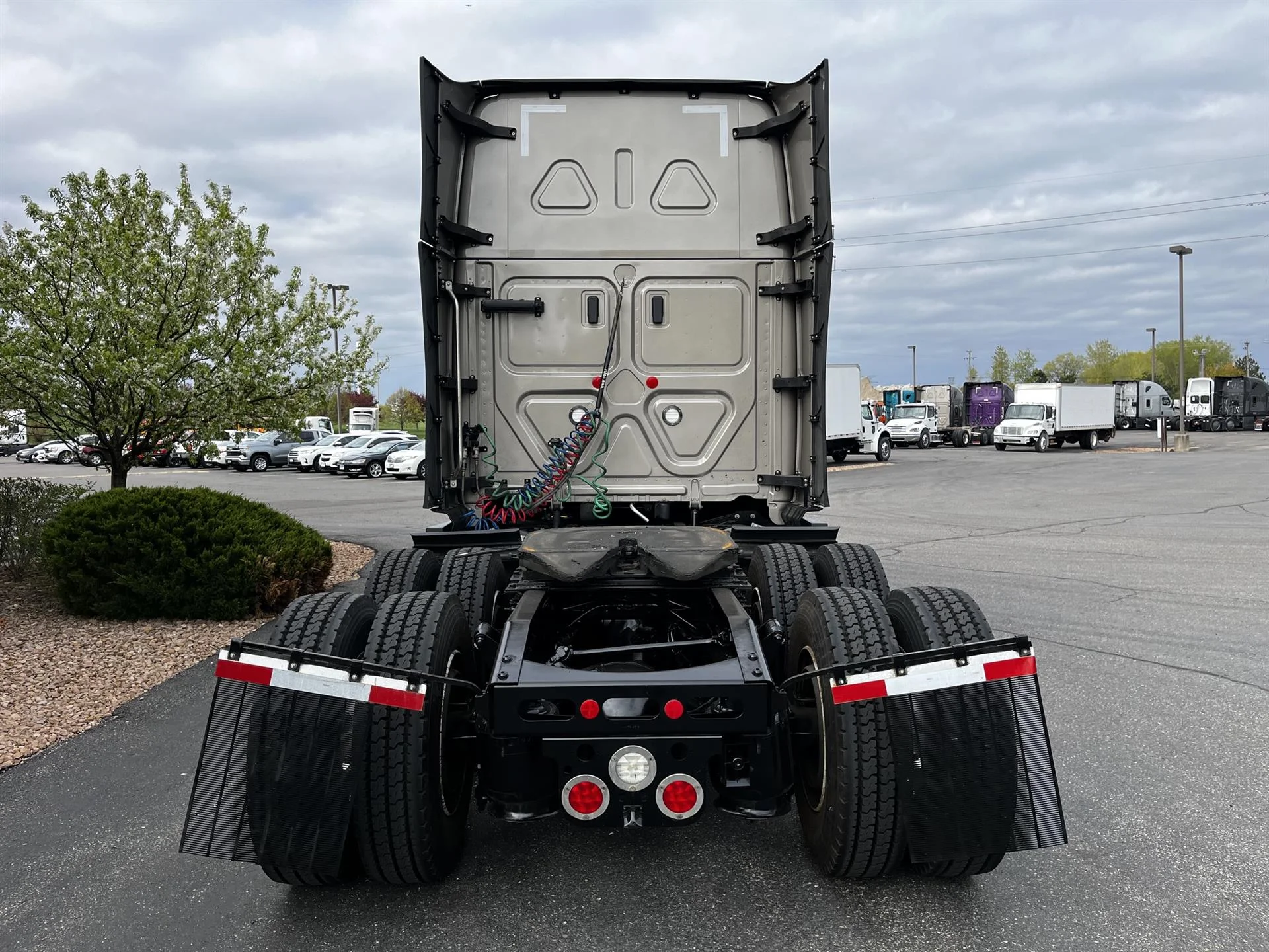2024 Freightliner Cascadia — photo 4