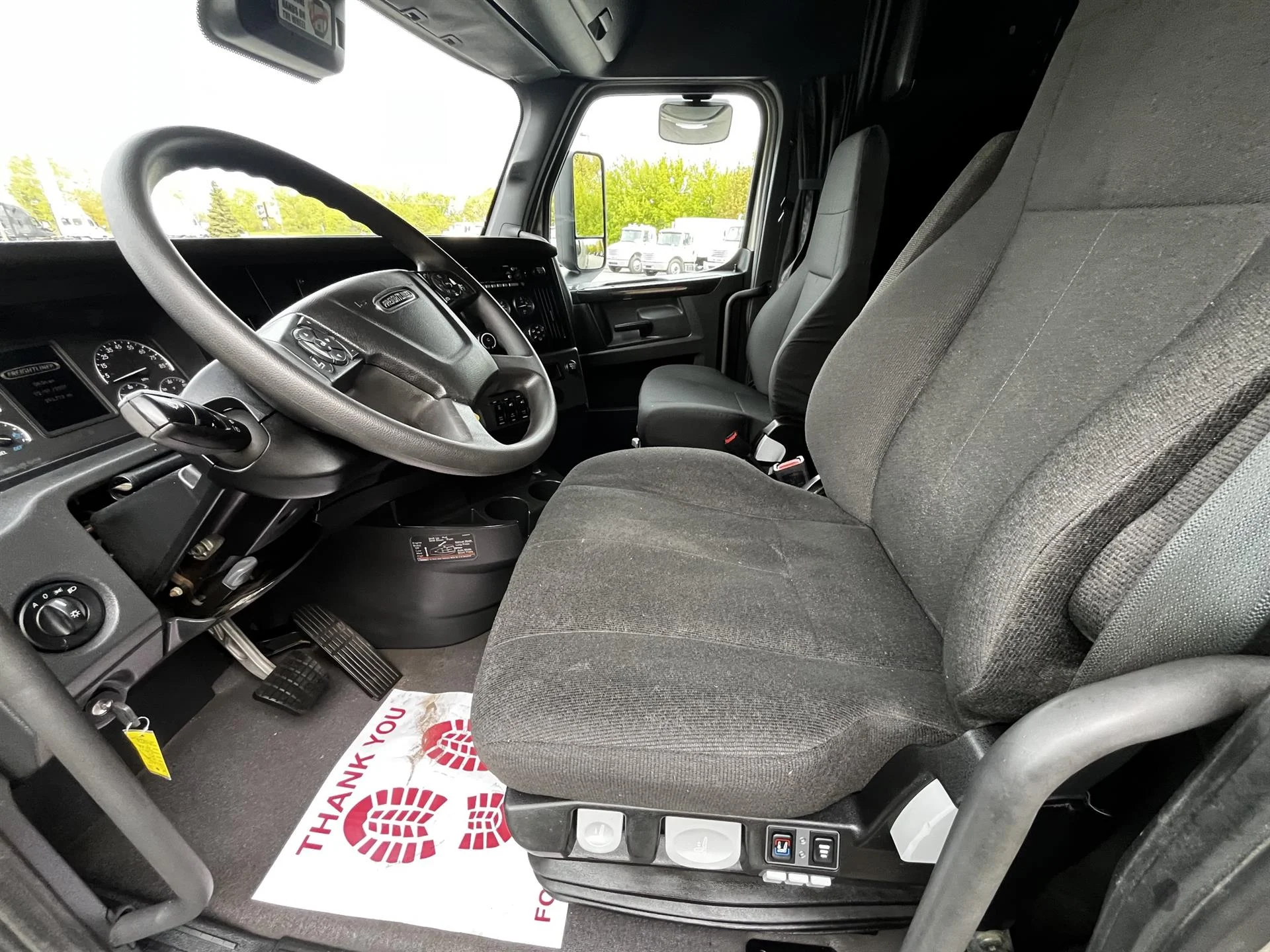 2024 Freightliner Cascadia — photo 12