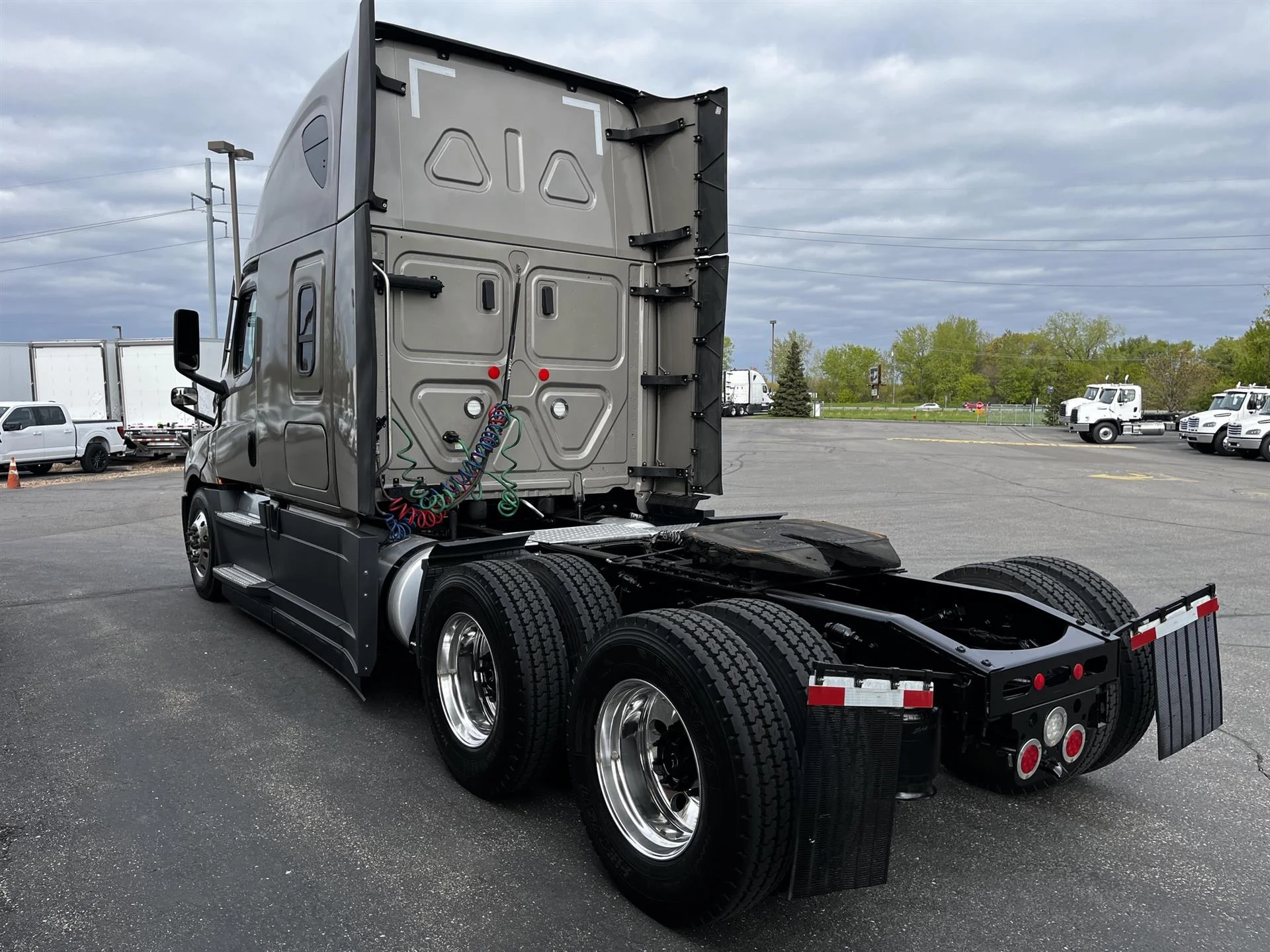 2024 Freightliner Cascadia — photo 8