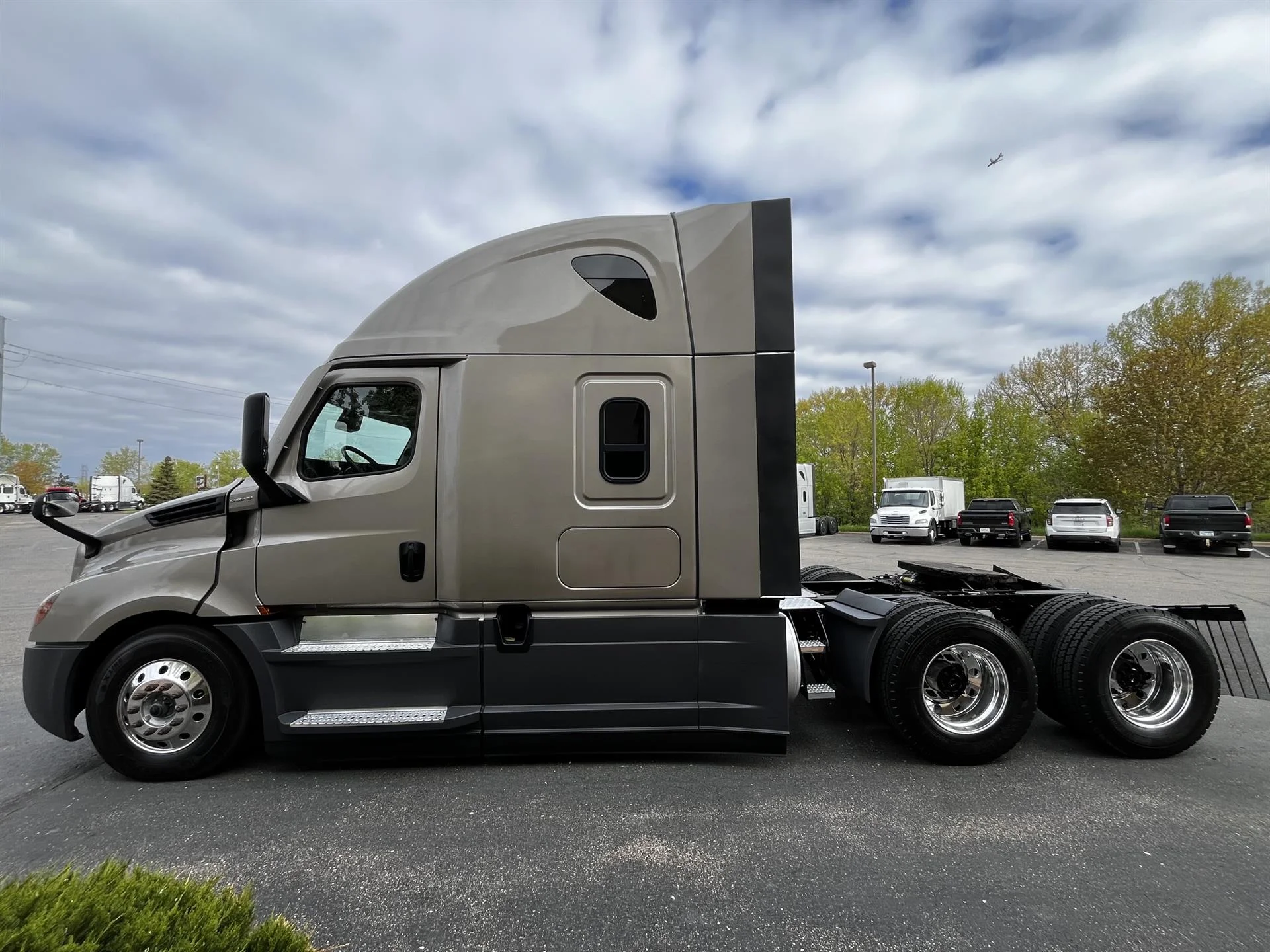 2024 Freightliner Cascadia — photo 7
