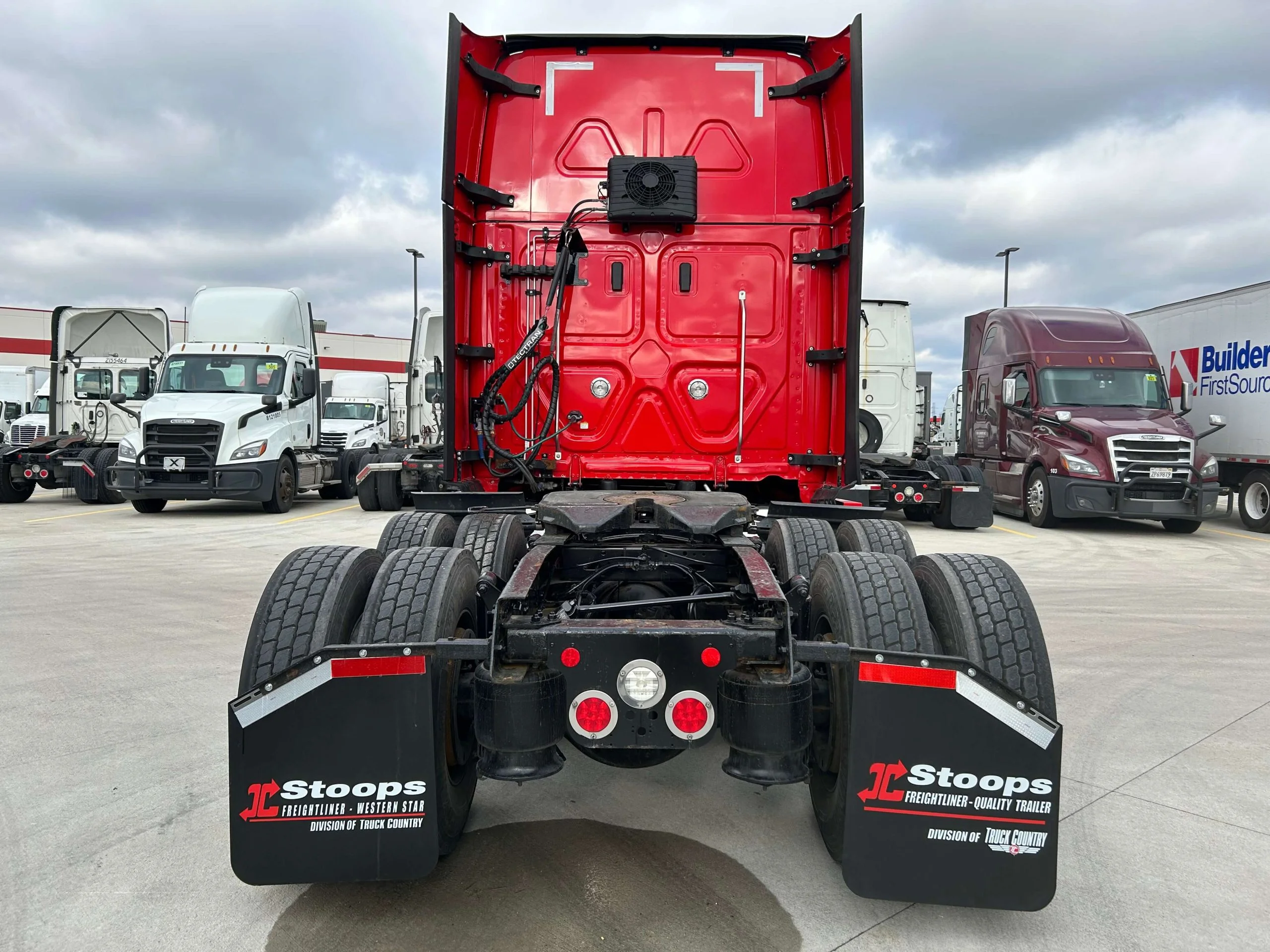 2023 Freightliner Cascadia in Lafayette, IN — photo 5