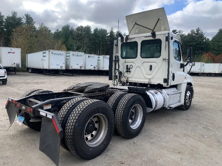 2019 Freightliner Cascadia - image 7