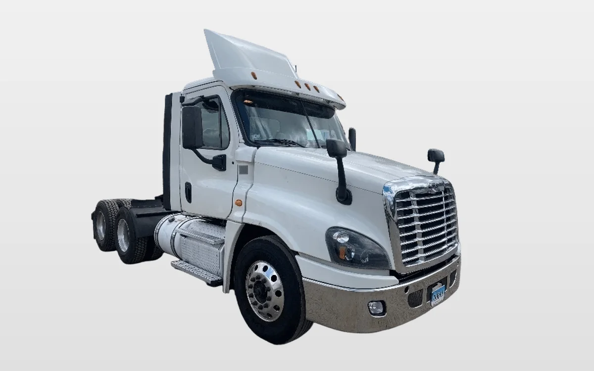 2019 Freightliner Cascadia - image 1