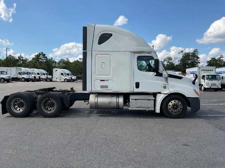 2022 Freightliner Cascadia in Millville, NJ — photo 8