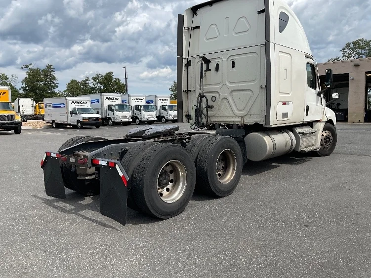 2022 Freightliner Cascadia in Millville, NJ — photo 7