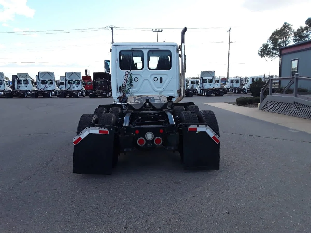2021 Freightliner Cascadia - image 5